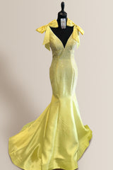 Stunning Yellow Mermaid V-Neck Long Beaded Prom Dress with Bowknot