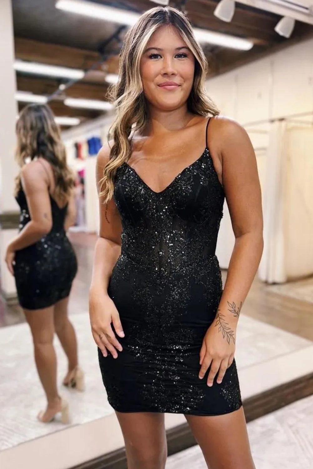 Sparkly Bodycon Spaghetti Straps Short Homecoming Dress with Sequined Appliques