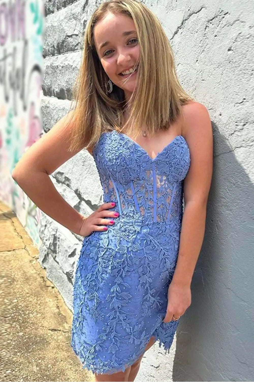 Chic Bodycon Sweetheart Lace Up Tulle Homecoming Dress with Appliques