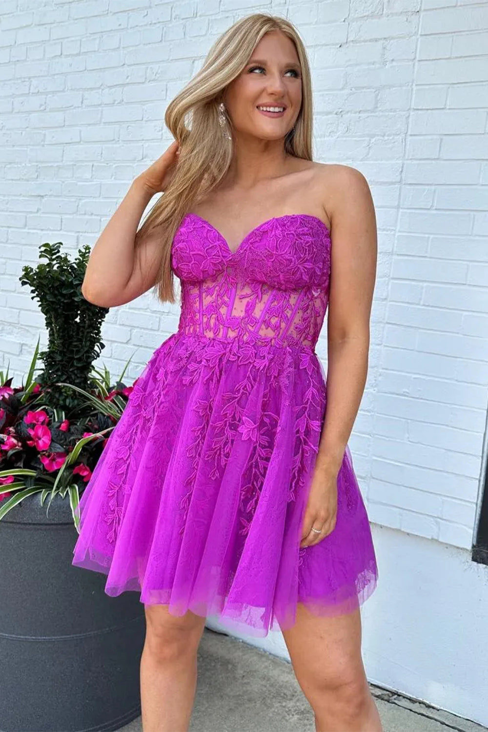 Lovely A-Line Sweetheart Lace Up Short Tulle Homecoming Dress with Appliques