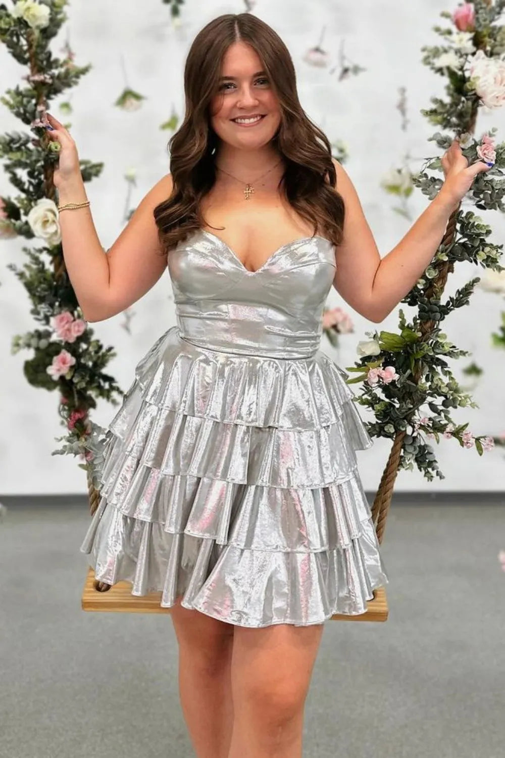 Stunning A-Line Sweetheart Short Tiered Metallic Homecoming Dress