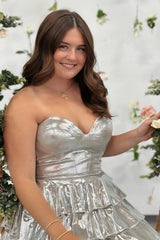 Stunning A-Line Sweetheart Short Tiered Metallic Homecoming Dress