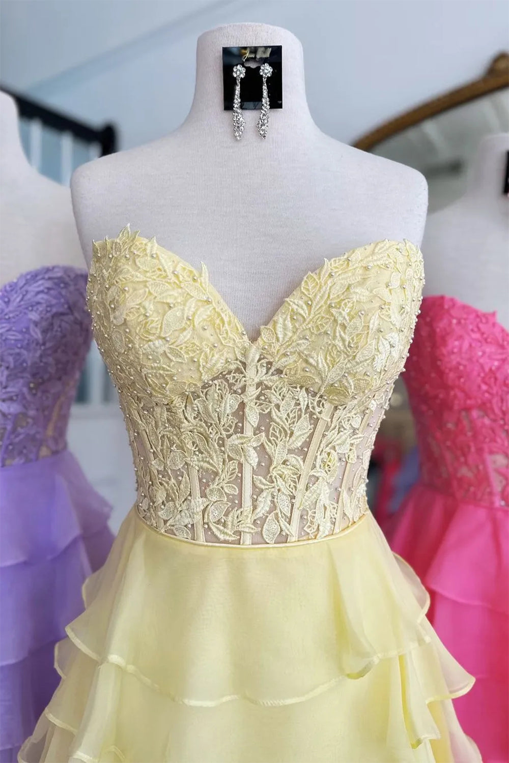 Cute Sweetheart A-Line Lace Corset Chiffon Ruffle Short Homecoming Dress